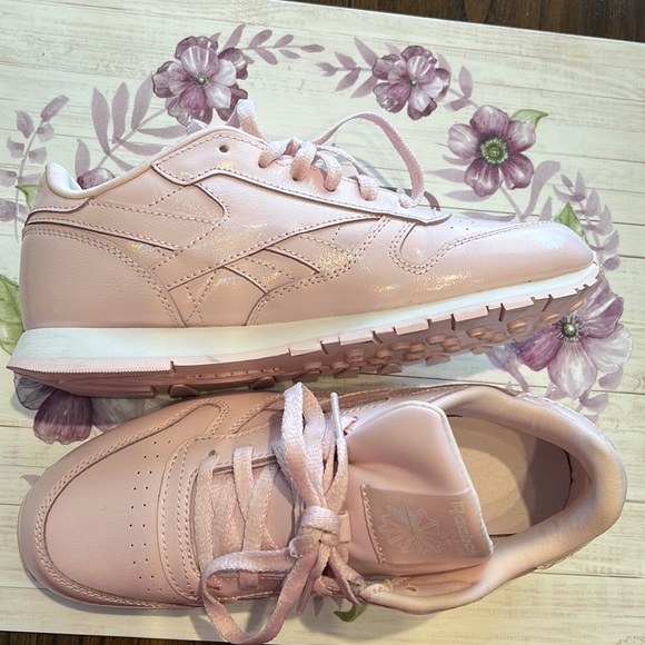 Reebok tennis shoes classic. - Picture 6 of 8